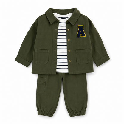 Conjunto Infantil para Niño de 3 Piezas Verde Militar – Sobrecamisa, Camiseta a Rayas y Pantalón Cargo Jogger